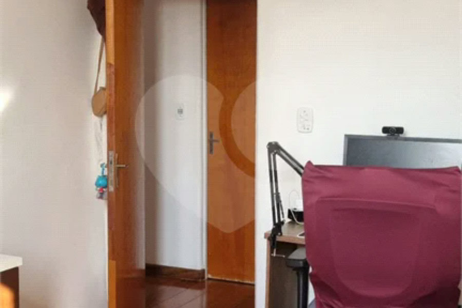 Apartamento á venda - Vila Guarani três dormitórios
