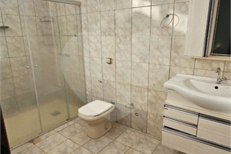 Excelente Casa Residencial no São Carlos 5 com 3 Quartos (1 Suíte) e Garagem Coberta para 2 Carros