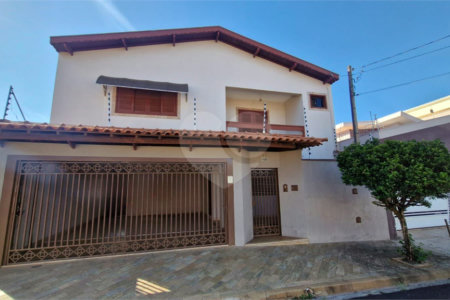 Casa/Sobrado a venda no Timburis em São Carlos