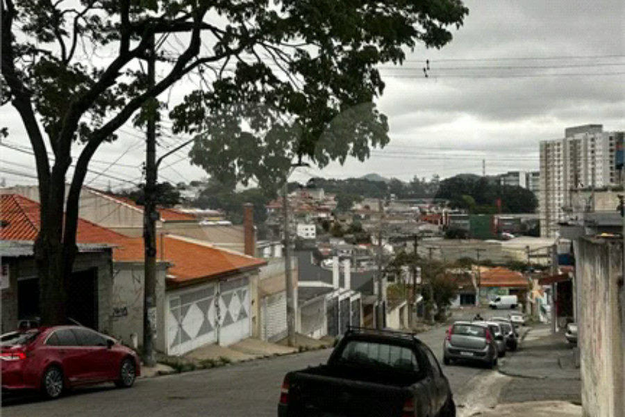 Sobrado Novinho com excelente acabamento e quintal com área gourmet e churrasqueira