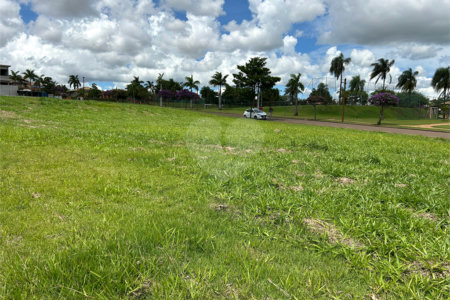 Terreno no condomínio Damha Golf em frente área de lazer com 1.404,40 m²