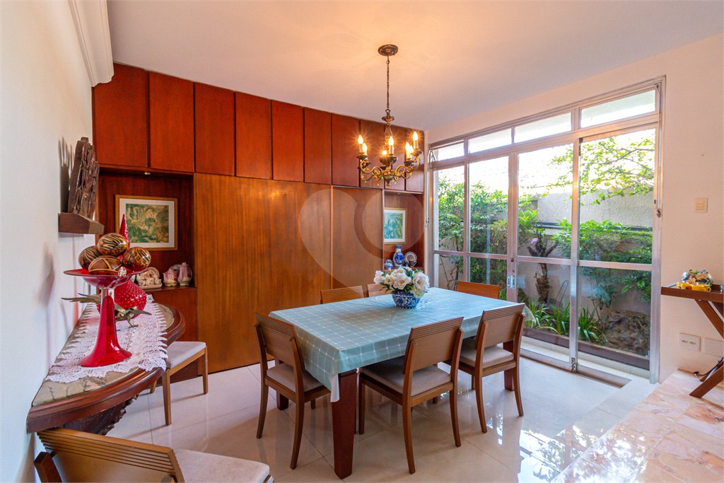 Casa à venda com 3 suítes em Chácara Monte Alegre, São Paulo, SP