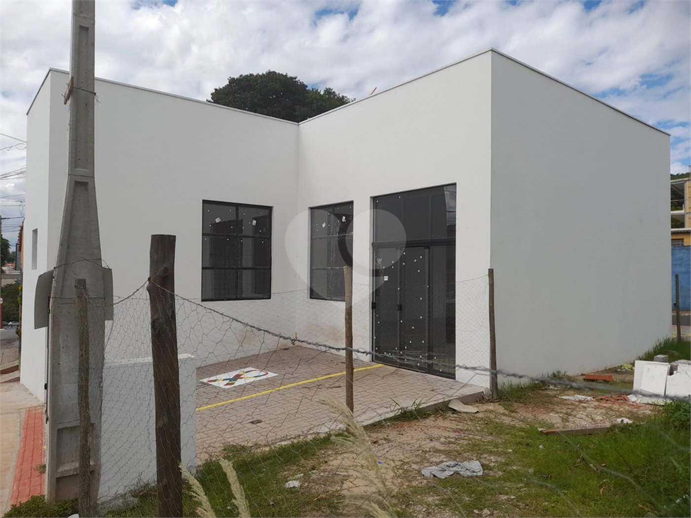 Imóvel Comercial na Rua Miguel Petroni – Localização Estratégica em Frente ao Campus da USP 1
