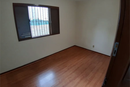 Sobrado à venda com 4 quartos, sendo 1 suíte, em Vila Gomes, São Paulo, SP