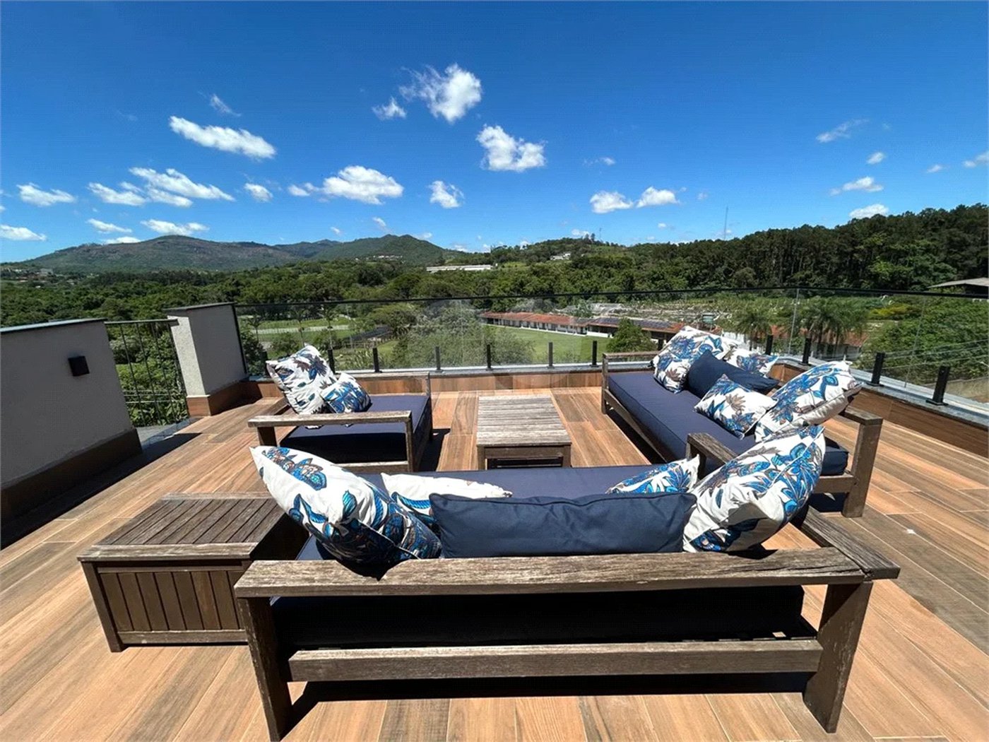 Belíssima Casa à venda com 453m², 4 suítes e 5 vagas de garagem em Atibaia!!!!