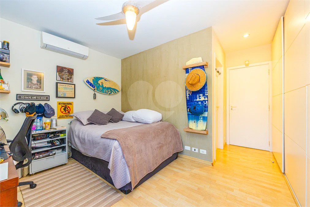 Casa à venda com 4 quartos, sendo 3 suítes, em Interlagos, São Paulo, SP