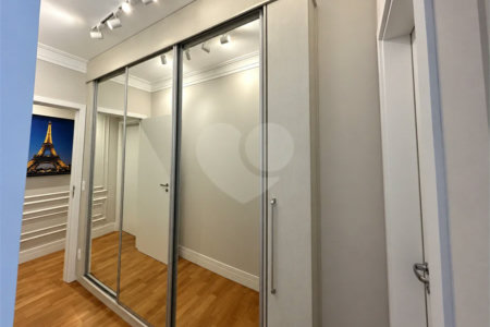 Apartamento de 127 m² em andar alto, com vista livre, 3 suítes planejadas, sacada gourmet envidraçada, 2 vagas e lazer completo, próximo ao Shopping Golden Square e à Avenida Kennedy.