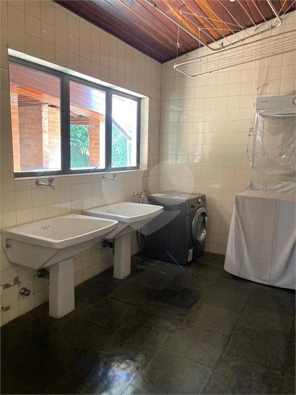 Casa à venda, 742 m², com piscina, 5 suítes, em Embu das Artes