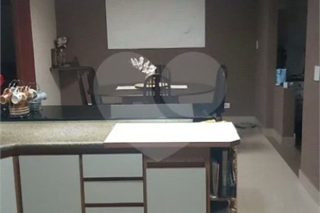 Sobrado com 224m² , 3 dormitórios , sendo 2 suítes , 3 vagas de garagem , 7 banheiros , à venda na Vila Scarpelli em Santo André.
