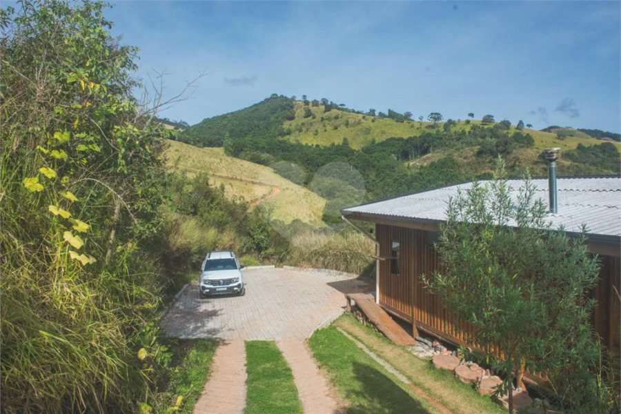 Vende-se Linda Casa Em Camanducaia - MG