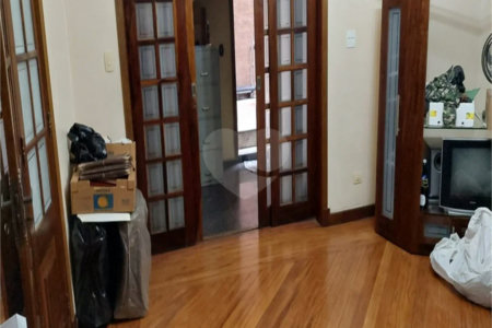 Casa com dois pavimentos na Barra Funda:
