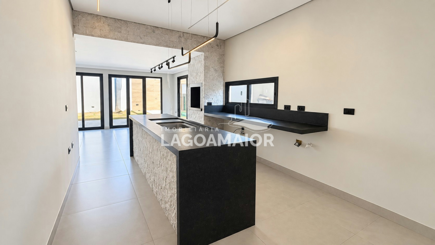 Casa à venda ou para alugar com 4 quartos, sendo 2 suítes, no Centro, Três Lagoas - MS