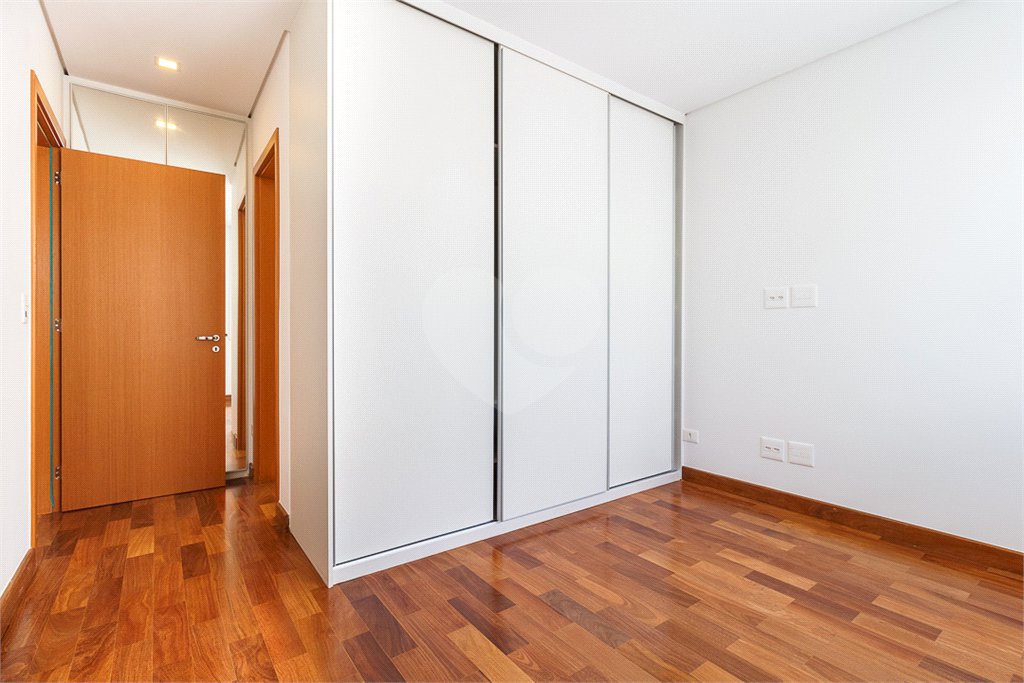 Casa à venda com 4 suítes no condomínio Villagio Quadrifolio, São Paulo - SP