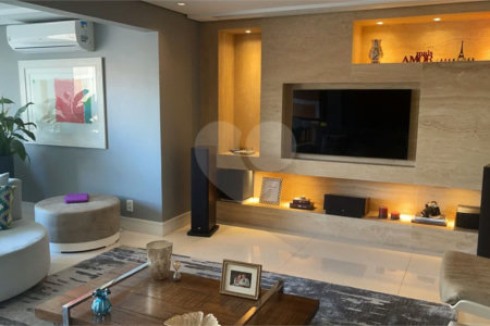 Apartamento na Mooca com 204 m² com vista maravilhosa, sendo 3 suítes e 4vagas.