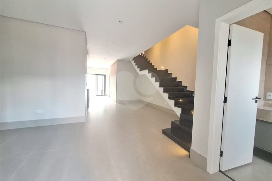 Casa NOVA com 03 suítes , piscina e condomínio com lazer completo!