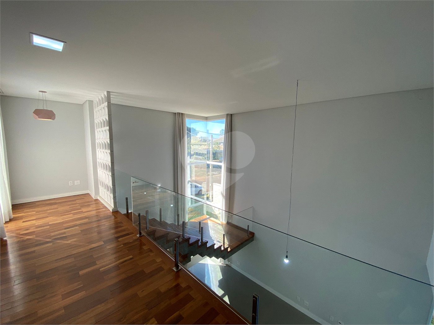 Casa com alto padrão de acabamento para venda no Condomínio Montreal.