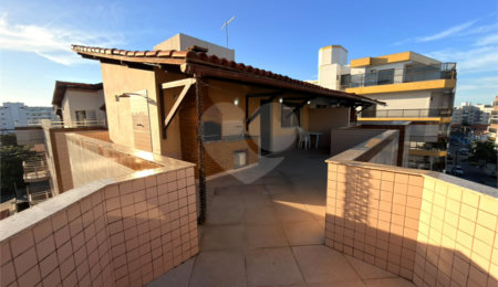 Cobertura à venda com 4 quartos, sendo 2 suítes,  em Braga, Cabo Frio, RJ