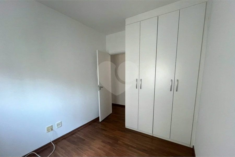 Excelente apartamento de 3 dormitórios, sendo uma Suíte e 2 vagas de garagem.