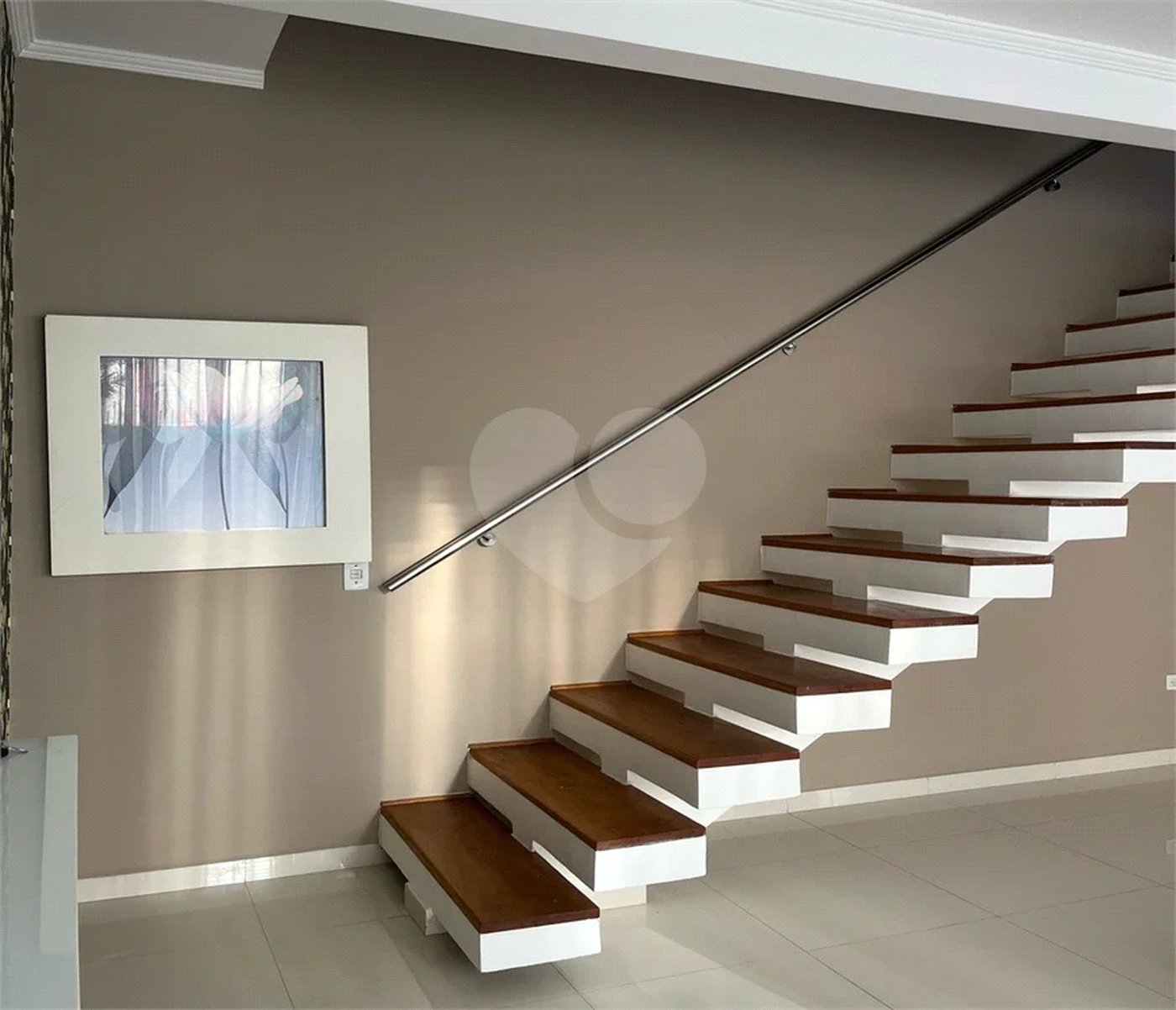 SOBRADO MOBILIADO DE 199,0 M² COM 02 SUITES, 04 VAGAS E PISCINA PARA VENDA NO JARDIM VIRGINIA BIANCA