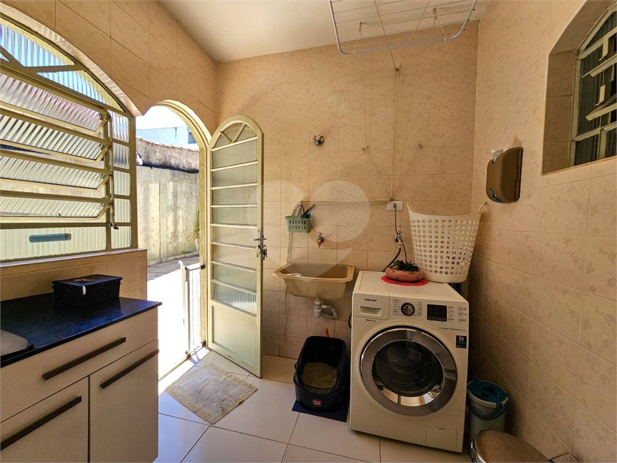 Casa térrea em Atibaia com 3 dormitórios (2 suítes), piscina, espaço gourmet, condomínio fechado