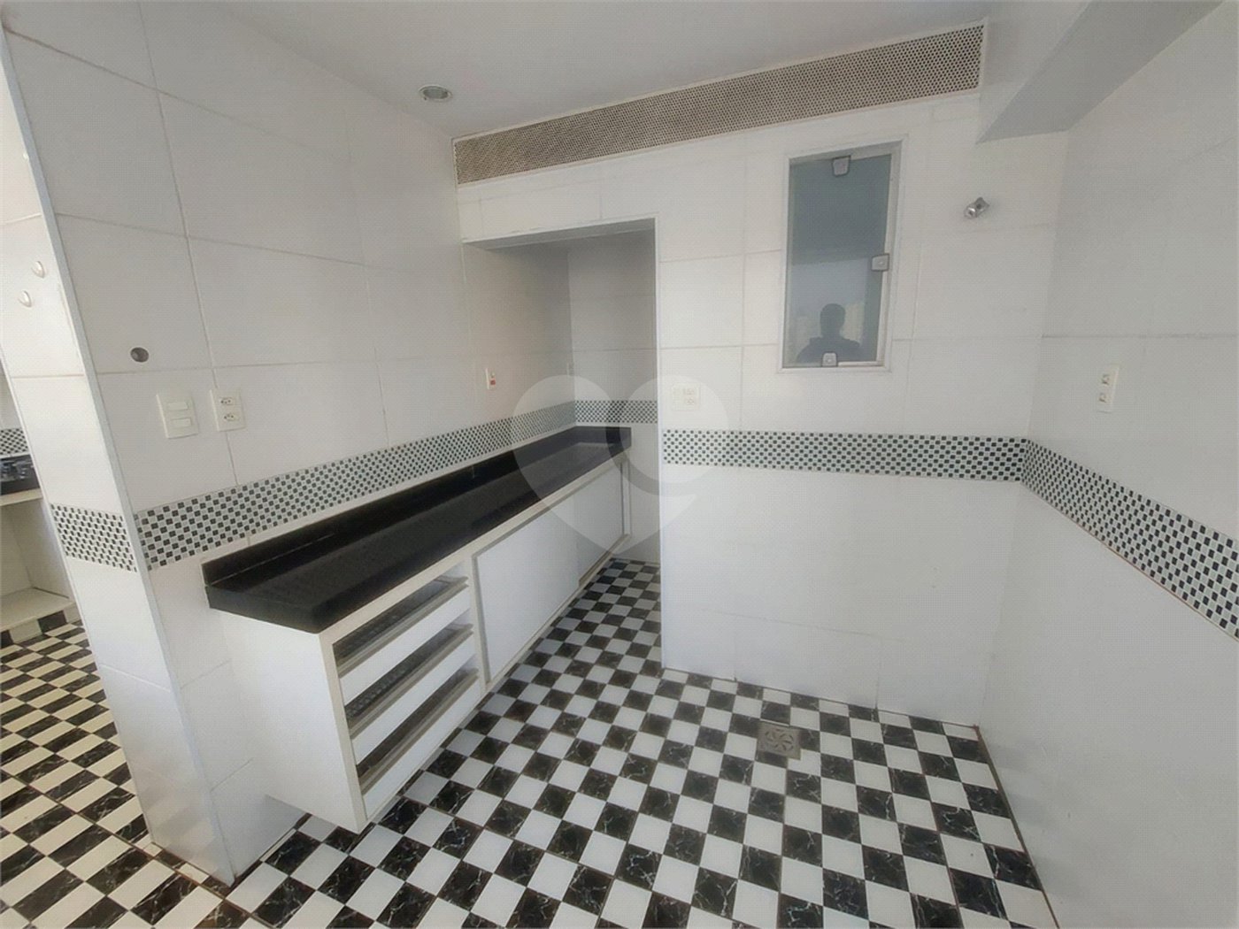 Apartamento Edifício Roberto Martinez .