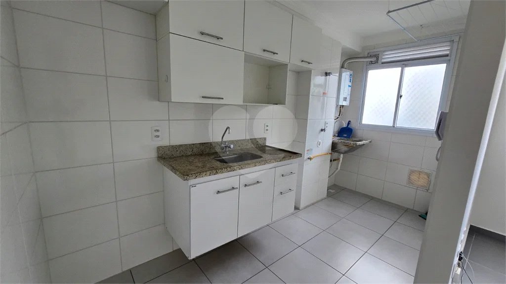 APARTAMENTO COM DOIS DORMITÓRIOS E UMA VAGA NA RAIMUNDO PEREIRA DE MAGALHÃES.