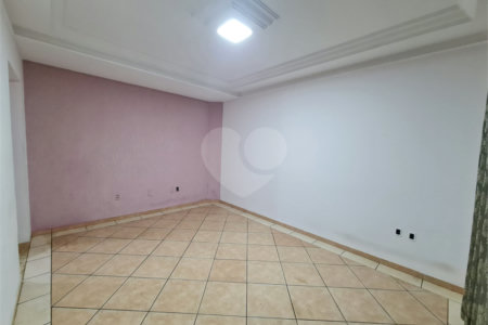 Casa sobrado para venda no Jardim das Torres