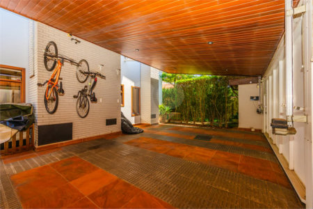 Casa à venda com 4 quartos, sendo 3 suítes, em Interlagos, São Paulo, SP
