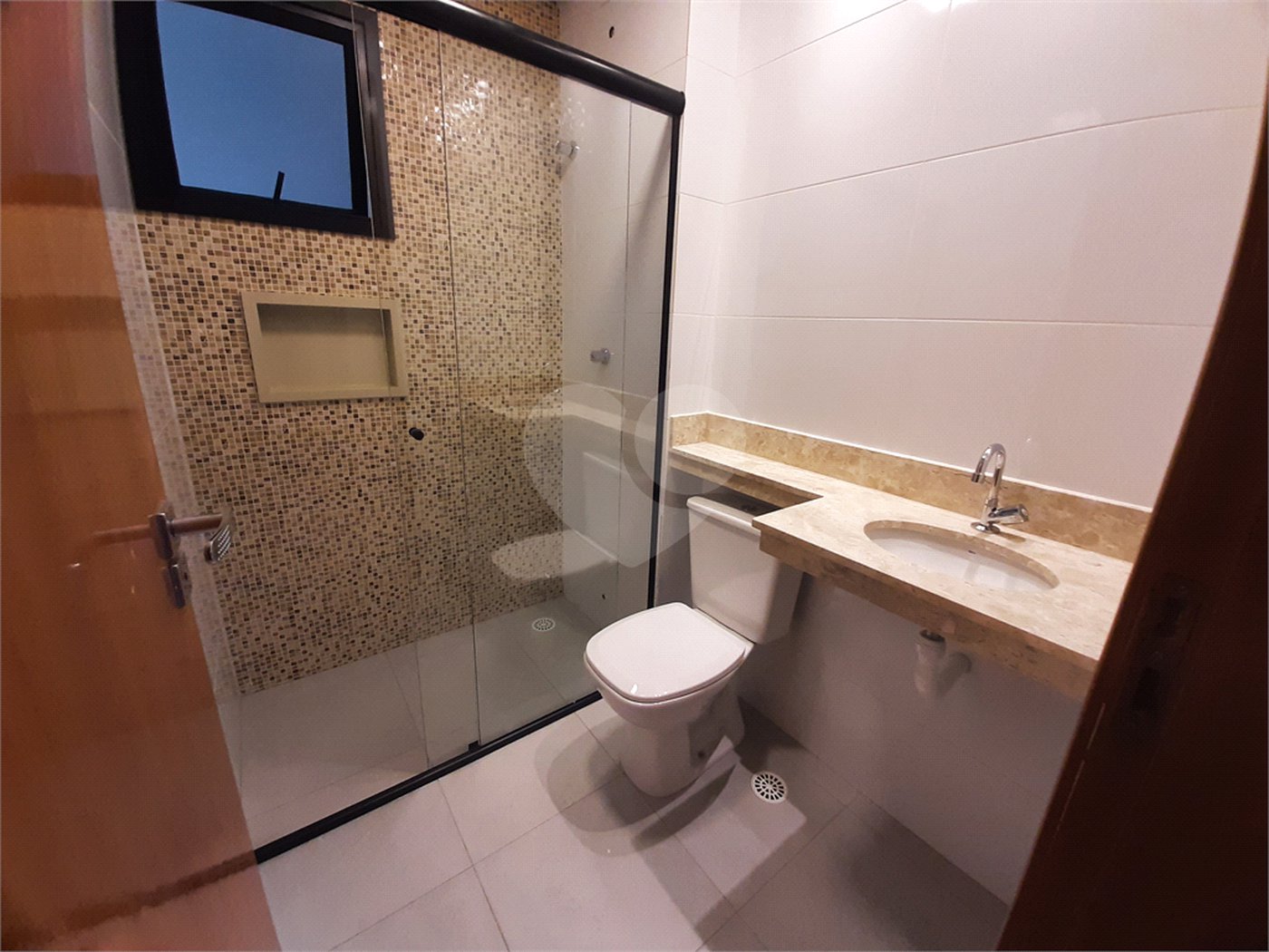 Apartamento com 37m2, 2 quartos, banheiro, sala, cozinha, quintal e SEM vaga de garagem