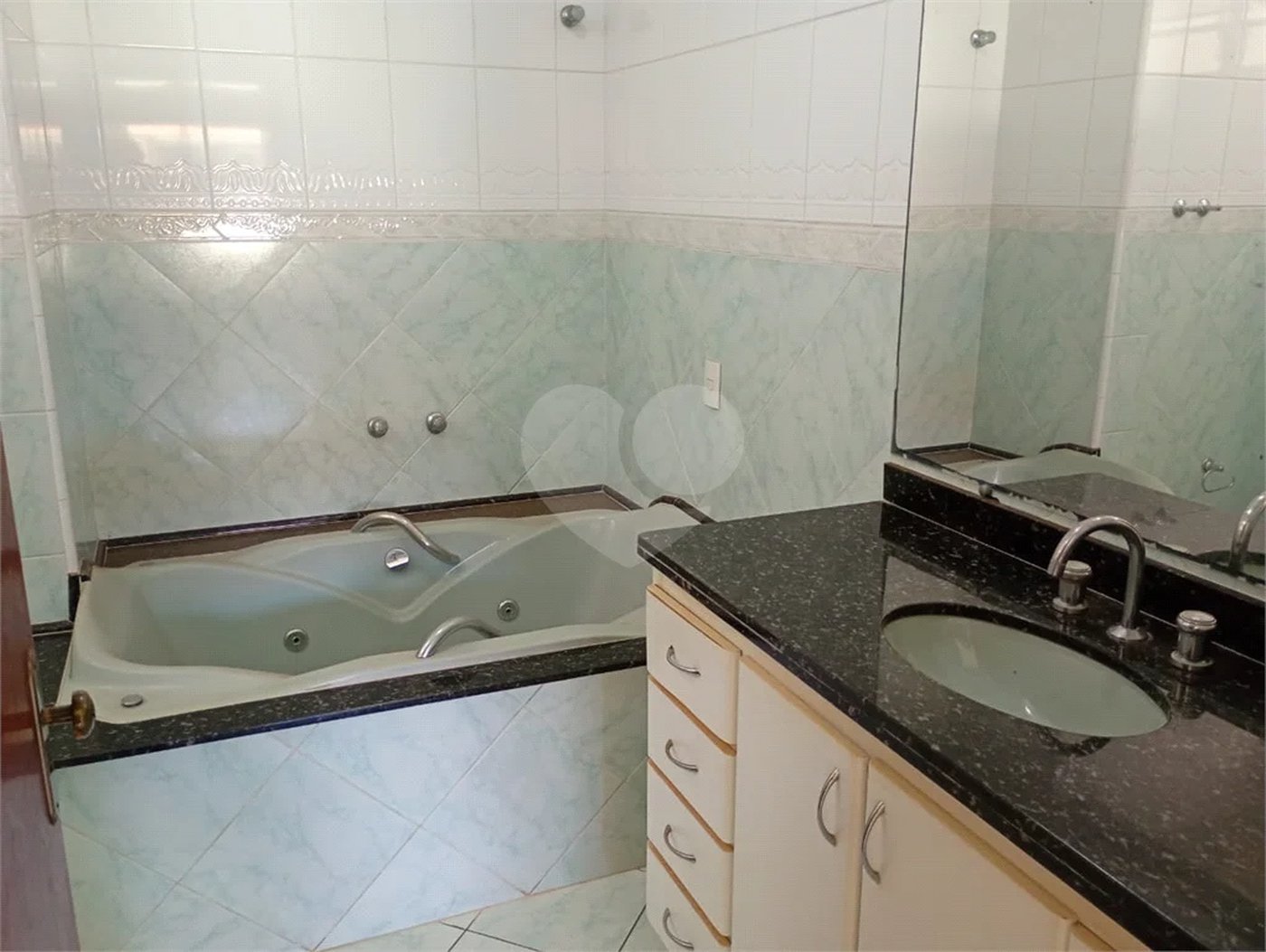 Casa térrea com edícula, com 4 dormitórios à venda no Condomínio Residencial Parque Taquaral em Piracicaba/SP.