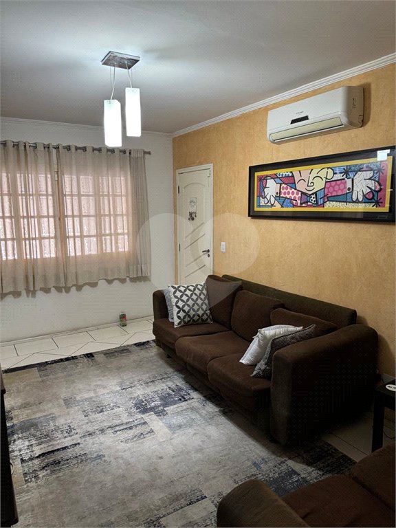 Sobrado à venda com 3 quartos, sendo 1 suíte,  em Parque dos Sabiás, Louveira, SP
