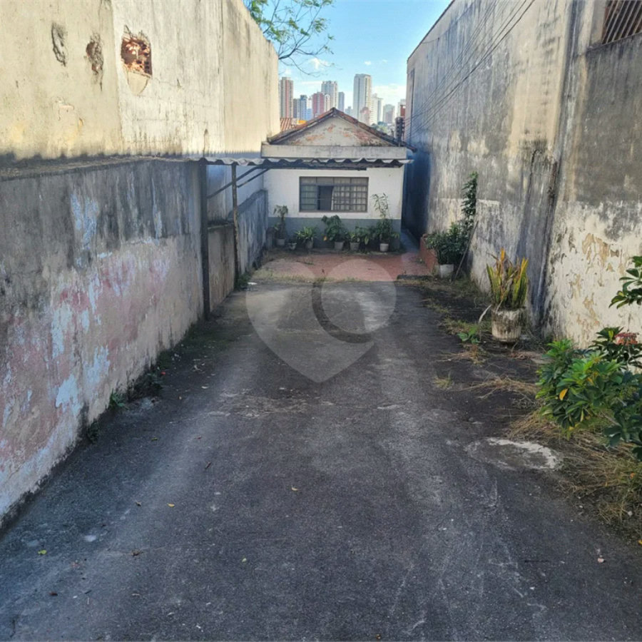 Casa na região do alto da Mooca com 242m² de área total.
