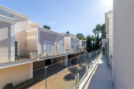 Casa à venda com 4 quartos, sendo 2 suítes, no condomínio Stephanie, São Paulo - SP