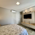 Indaiatuba - Sp - Condominio Maria Candida - R$ 2.250.000,00 - 3 suítes, sendo 1 master com closet e banheiro com duas cubas e dois chuveiros - Escritório - Piscina em Alvenaria aquecida e Hidro com Iluminação - Ar Condicionado instalado em todos os quartos, escritorio, sala e area gourmet