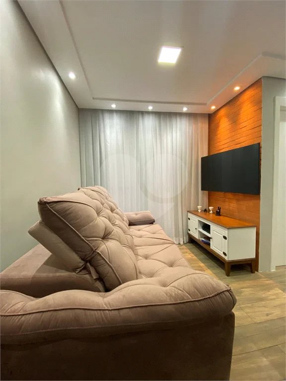 EXCELENTE APARTAMENTO Localizado no bairro do Bom Retiro próximo à Avenida Santos Dumont, com acesso