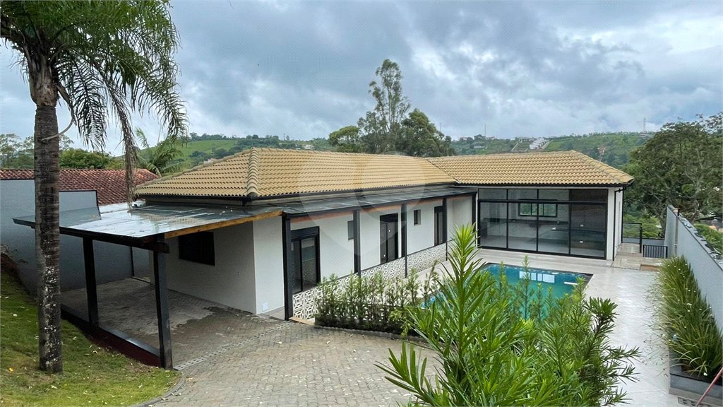 Casa térrea encantadora - Terreno 544m² (17 x 32m), com 198m² no Bairro Estância Brasil - Atibaia