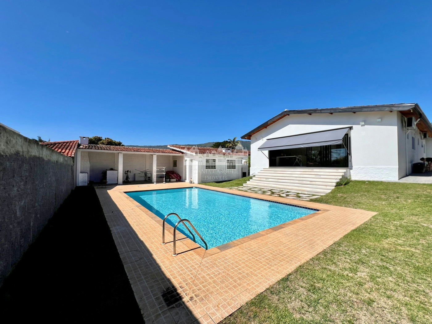 Casa Térrea à venda com 5 quartos, sendo 3 suítes, em Vila Esperia Ou Giglio, Atibaia, SP