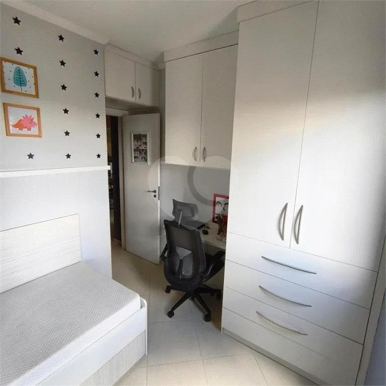 Apartamento de 60m2 na Saúde com 2 dorms, 1 suíte, 2 banheiros, 2 vagas. Estuda permuta.