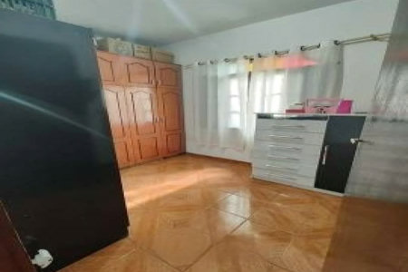 Sobrado com 3 quartos, 2 vagas de garagem e churrasqueira próximo a Chácara do Joquei