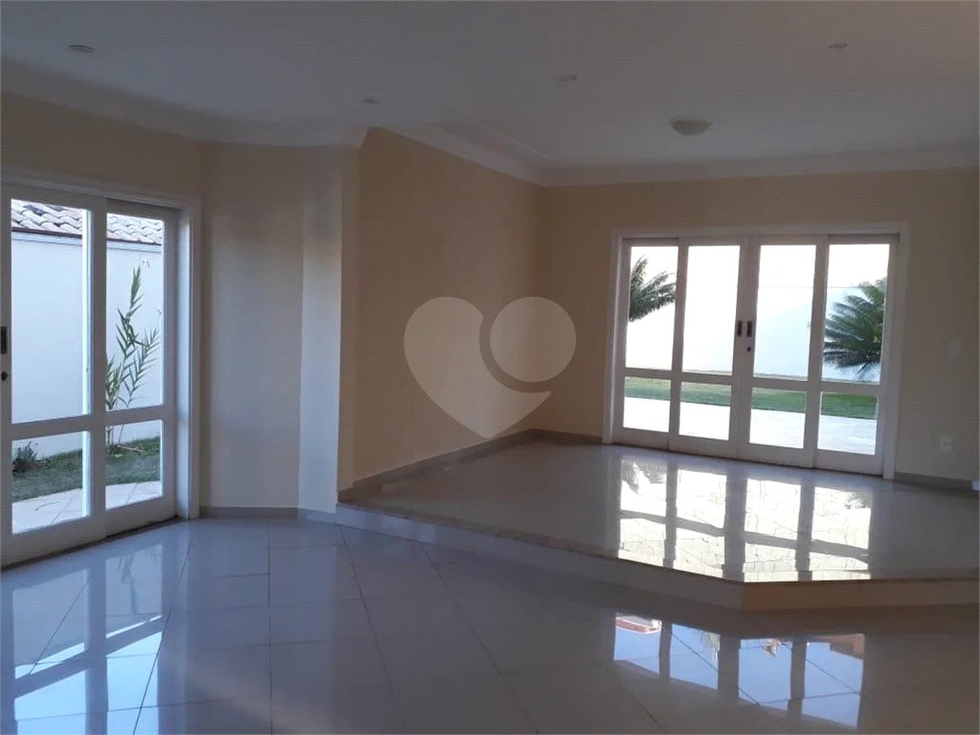 Sobrado à venda com 3 quartos, sendo 1 suíte,  em Condomínio Residencial Terras do Caribe, Valinhos, SP