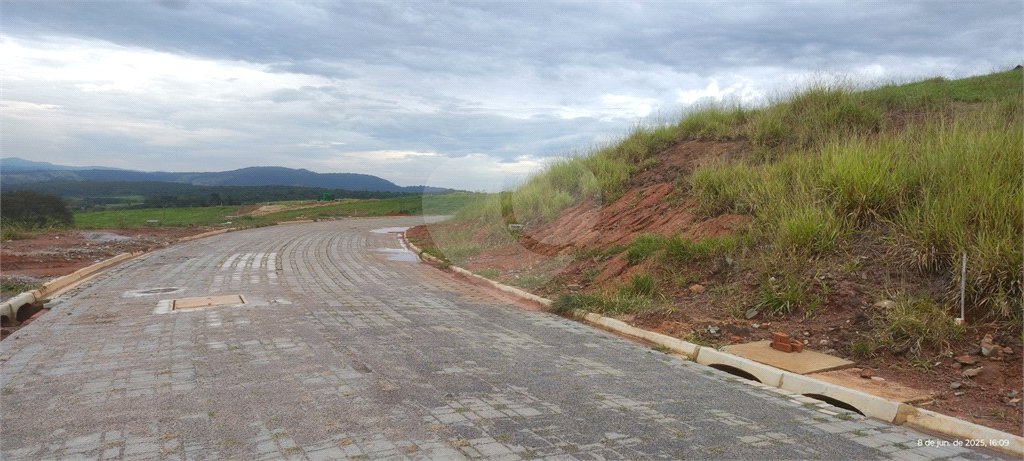 Terrenos de 300 metros em condomínio fechado e prontos para construir na região de Atibaia