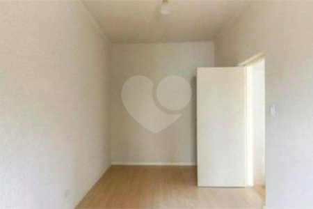 Sobrado à venda na Mooca de 212m² com 2 dormitórios, 1 suíte e 2 vagas.