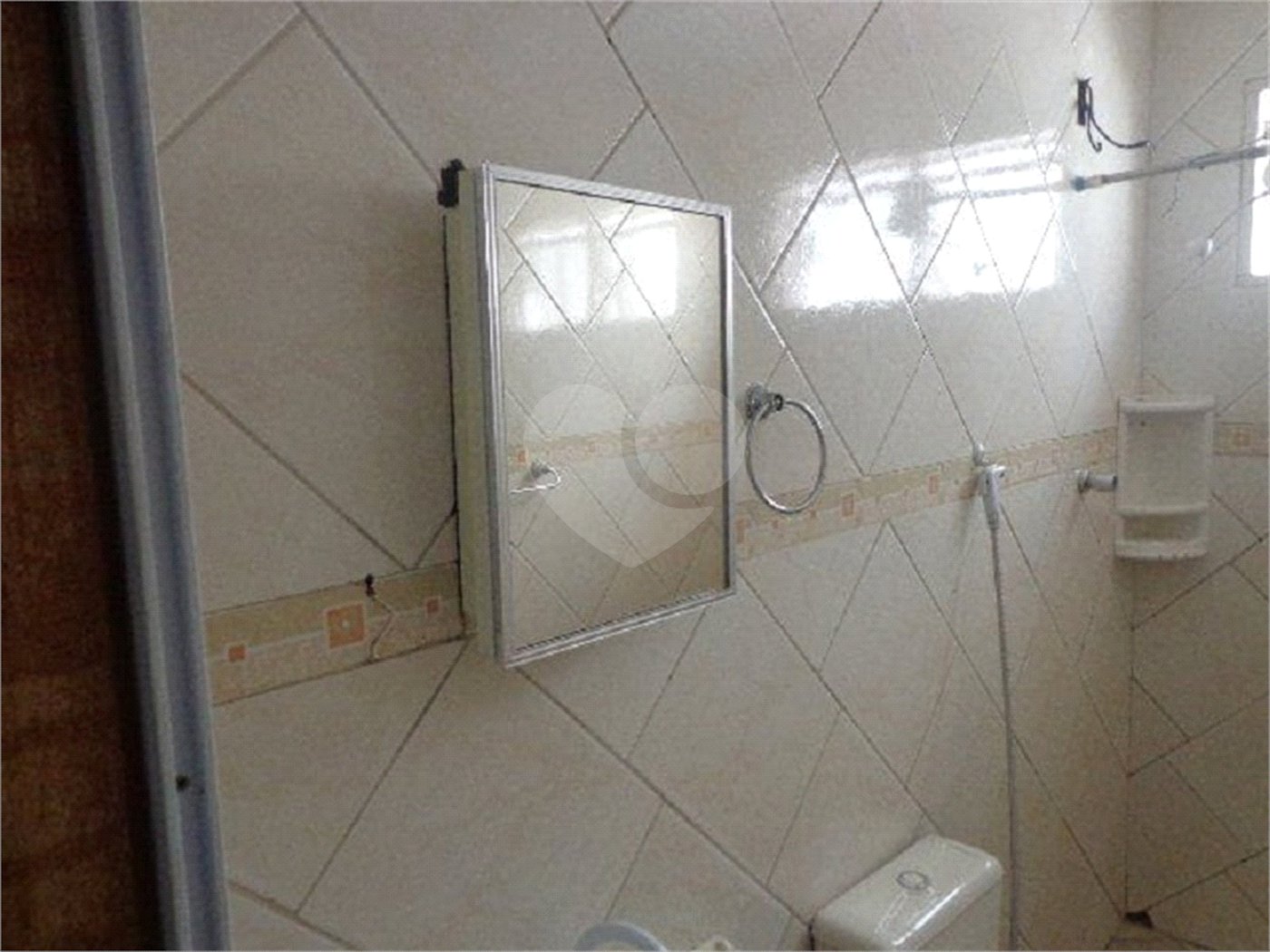 Casa Térrea com 2 dormitórios.
