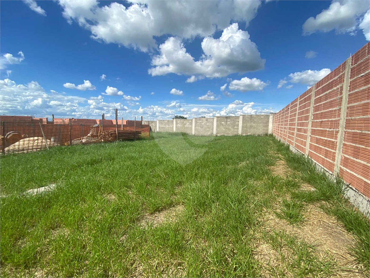 Terreno no Residencial Villeneuve
