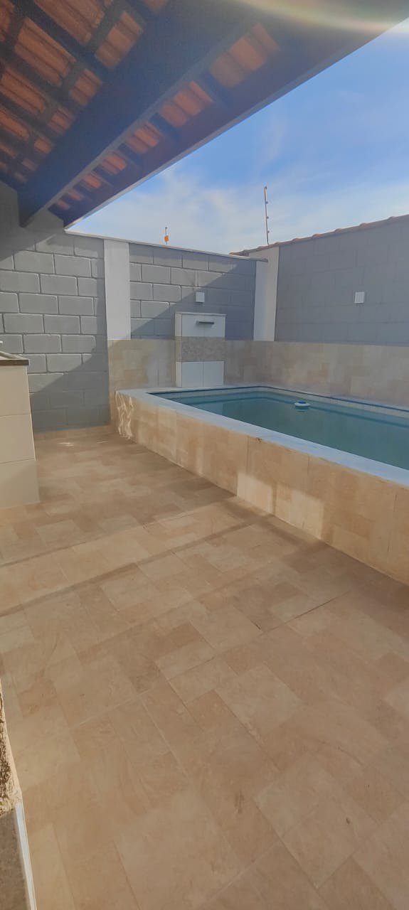 Casa à venda com 2 quartos, sendo 1 suíte, em Nova Itanhaém, Itanhaém - SP