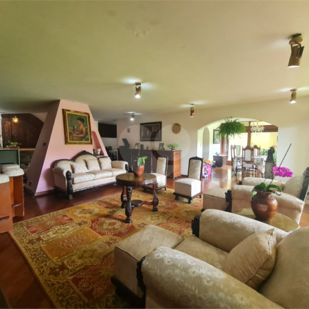 Casa à venda com 3 quartos, sendo 1 suíte, em Interlagos, São Paulo, SP