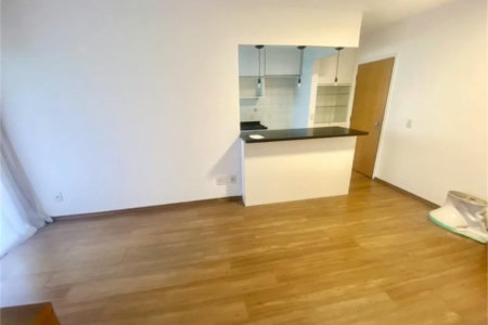 Apartamento com 2 dormitórios , uma suíte e 2 vagas cobertas . Excelente Valor