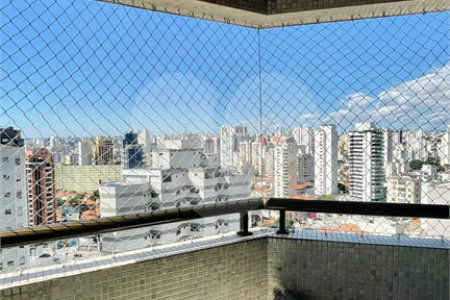 Cobertura à venda na Aclimação de 300m² com 2 vagas.