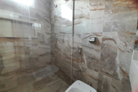 Belíssima Casa à Venda no Condomínio Damha IV