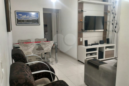 Apto no Cambuci de 55m2, com 2 dorms, 2 banheiros, 1 suíte, 1 vaga. Estuda permuta.